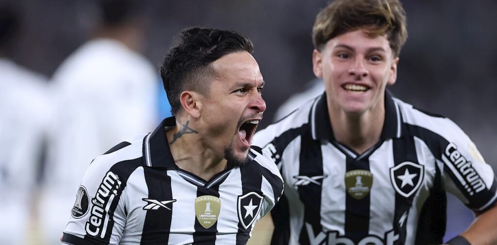 Artur comemora gol relâmpago pelo Botafogo contra a LDU na Libertadores 2025.